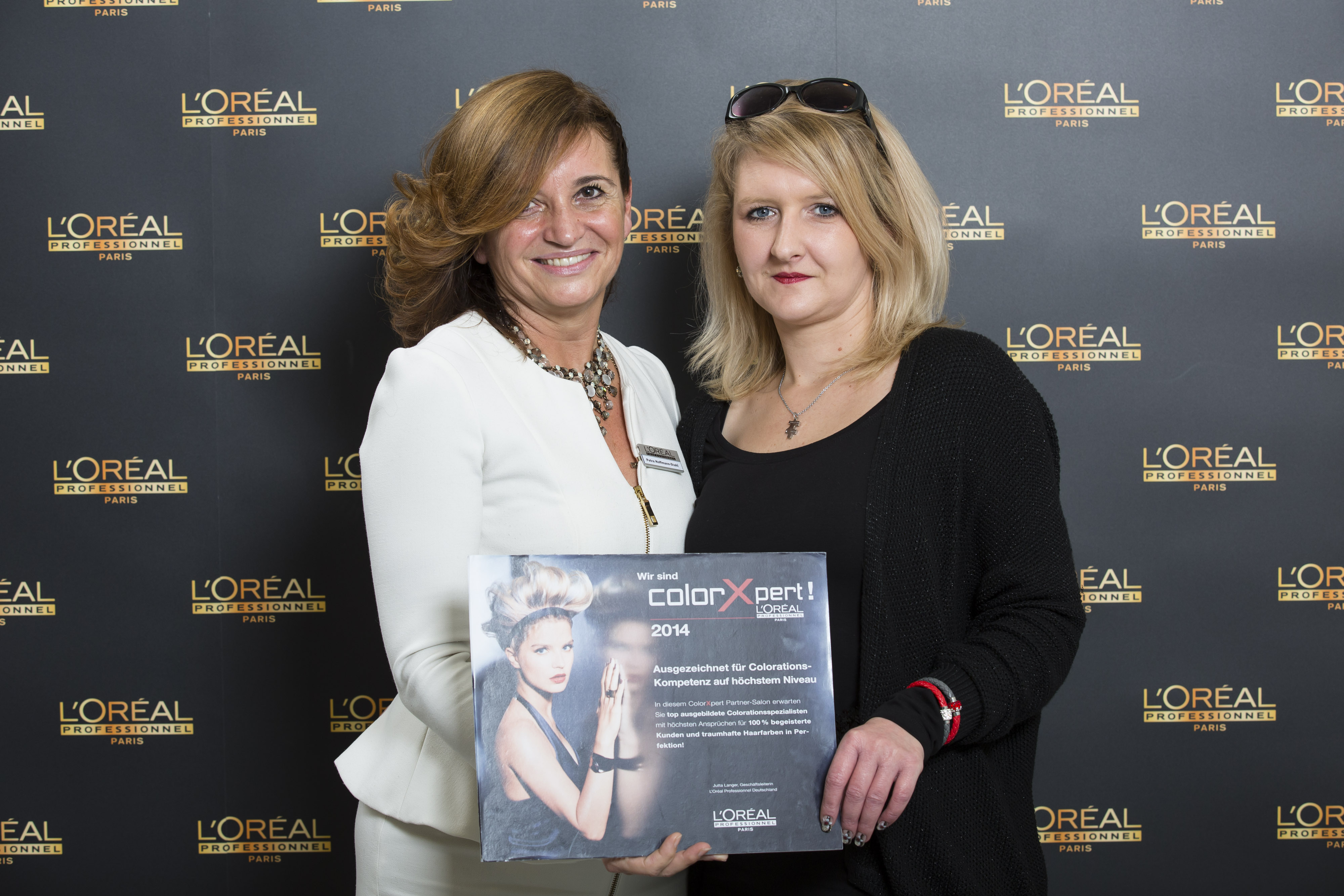 L'Oreal Color Expert 2014
Pressefotograf von L'Oreal

Petra Hoffmann-Stahl (li.)
Beatrix Schickert (re.)